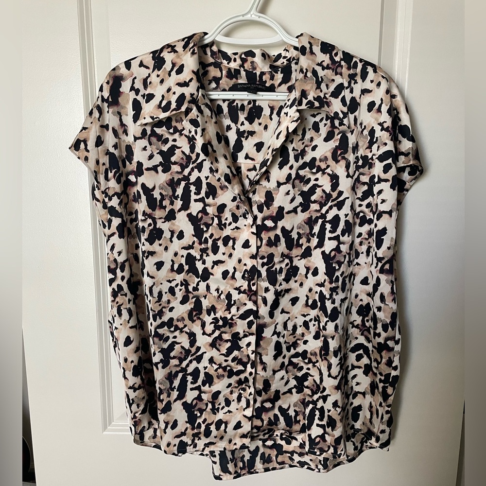 Like new Banana Republic work blouse